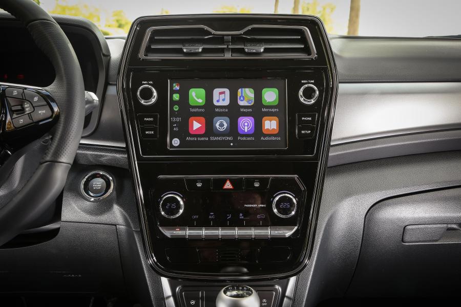 Детали интерьера SsangYong Tivoli 2019 года  (WW) (фото 16 из 40)